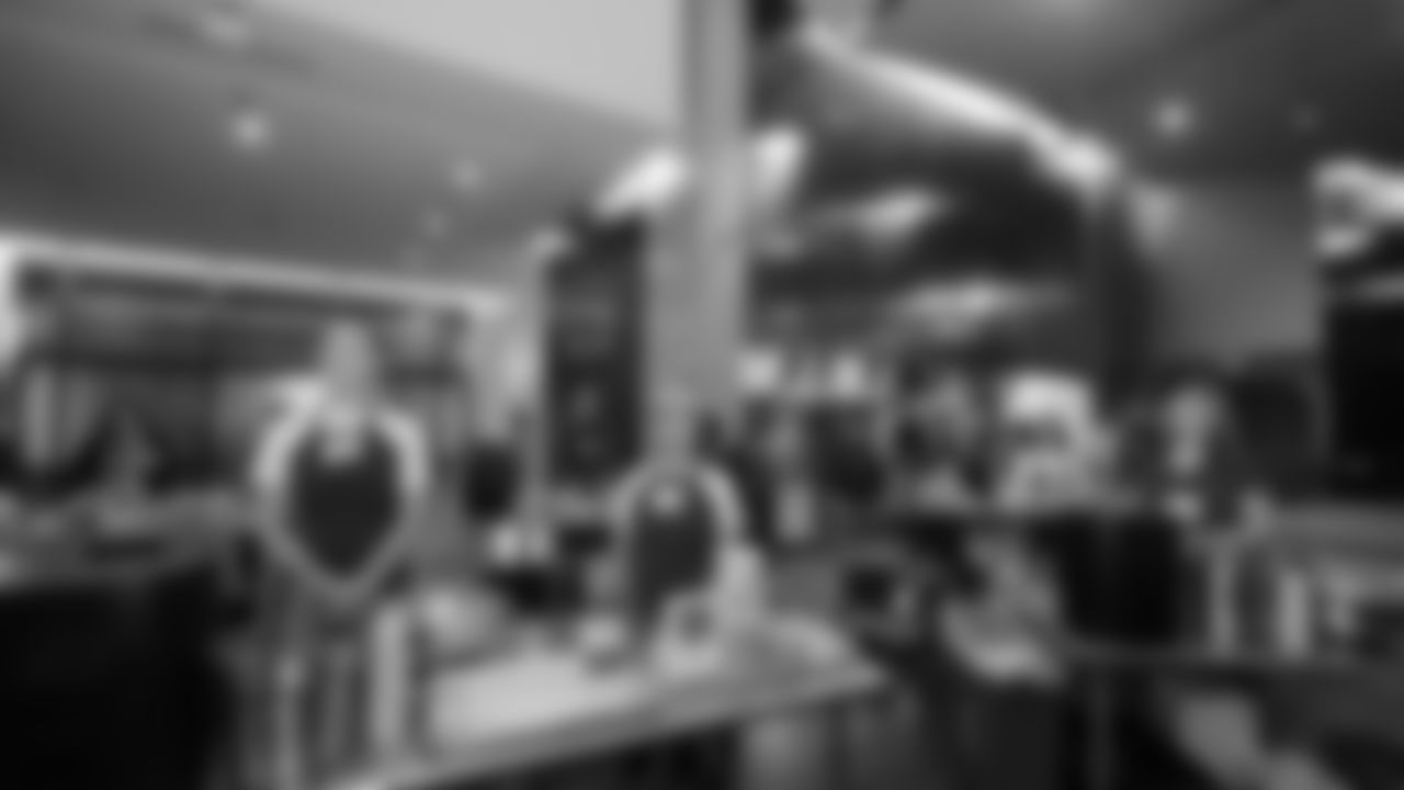 49ers Host Cooking Class for Domestic Violence Survivors