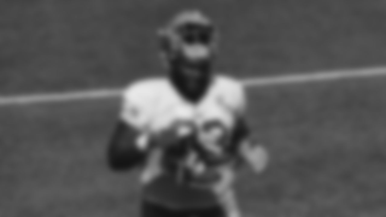 DL D.J. Jones