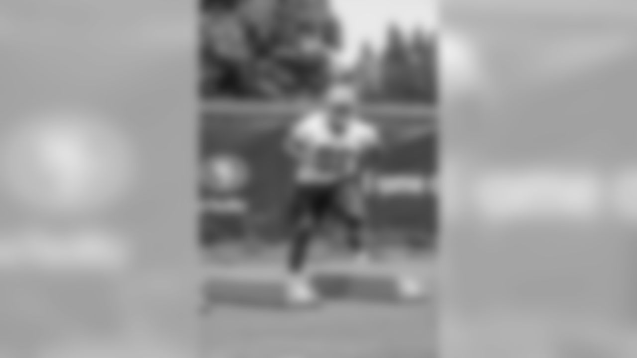 DL D.J. Jones