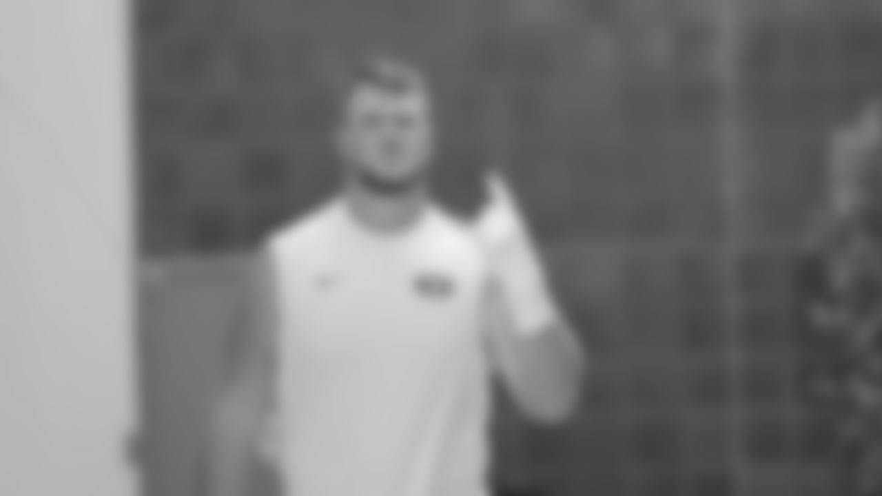 OL Mike McGlinchey