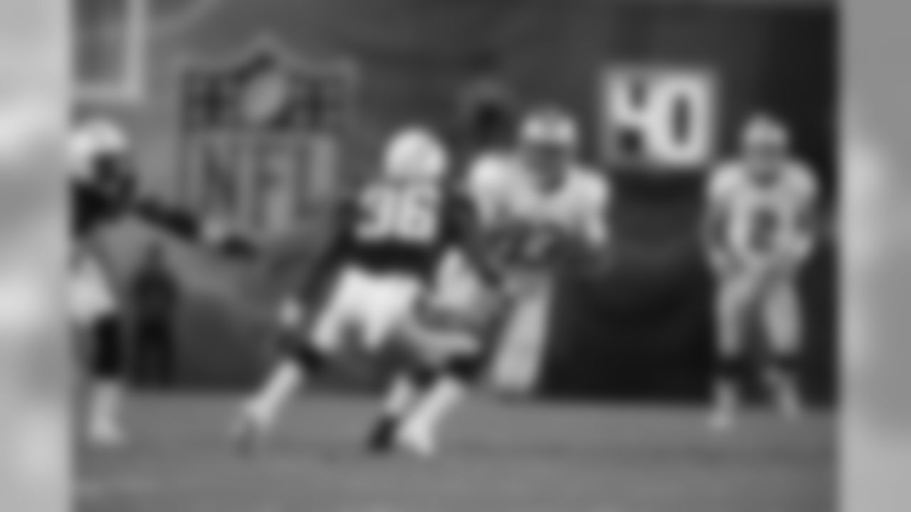 Jewel Hampton -- RB