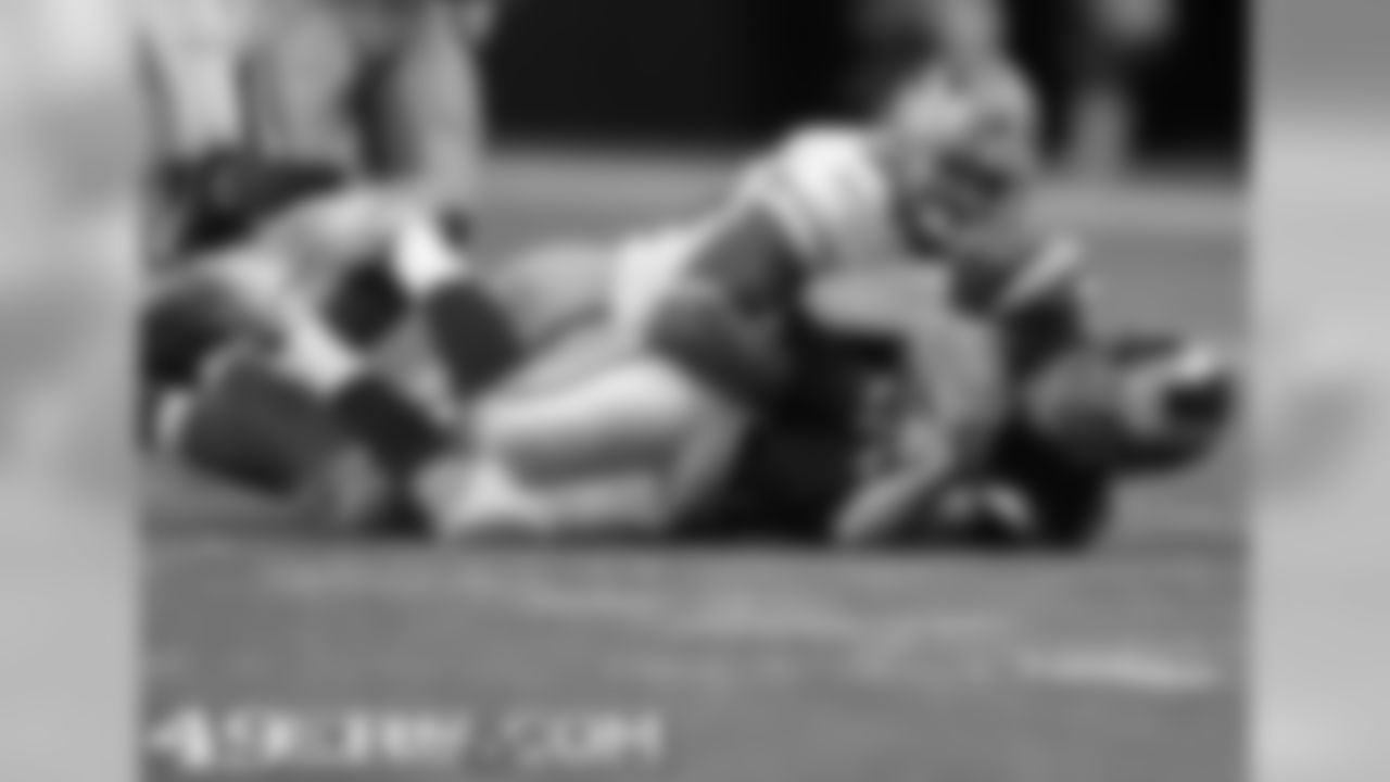 LB Ahmad Brooks vs. the Rams in 2009