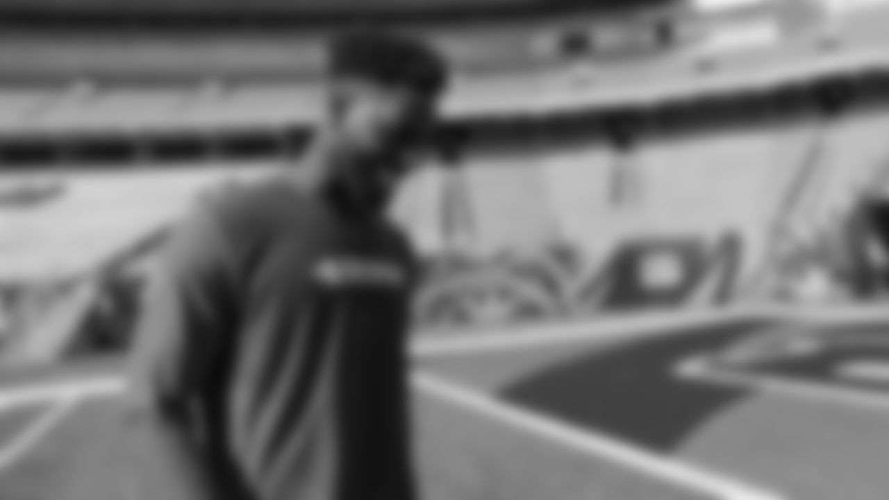 LB Elijah Lee