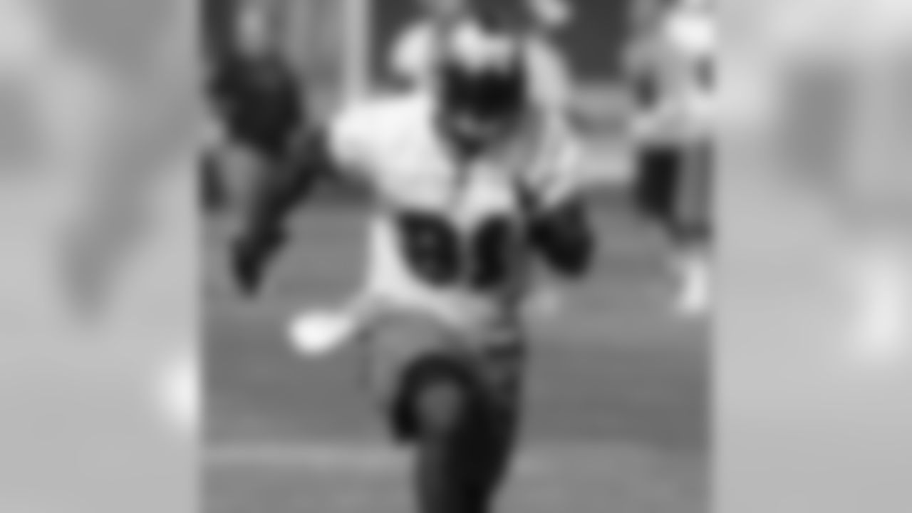 WR Cam Colvin running a route
