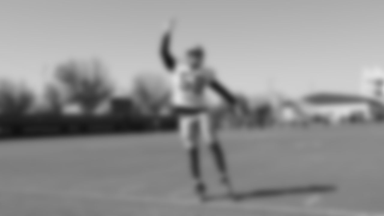 LB Elijah Sullivan