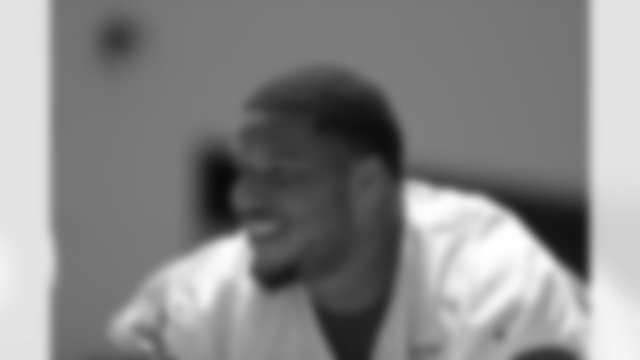 DL Niles Scott
