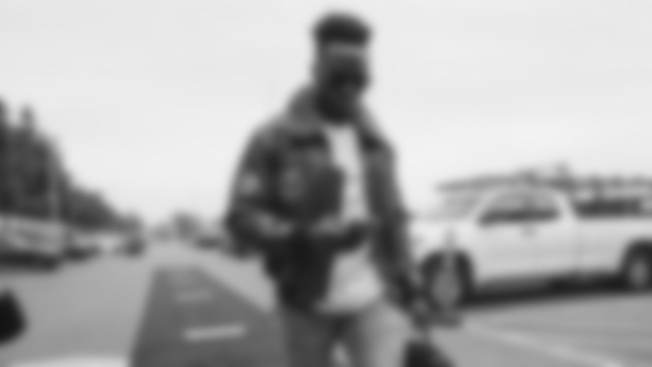 DL Samson Ebukam