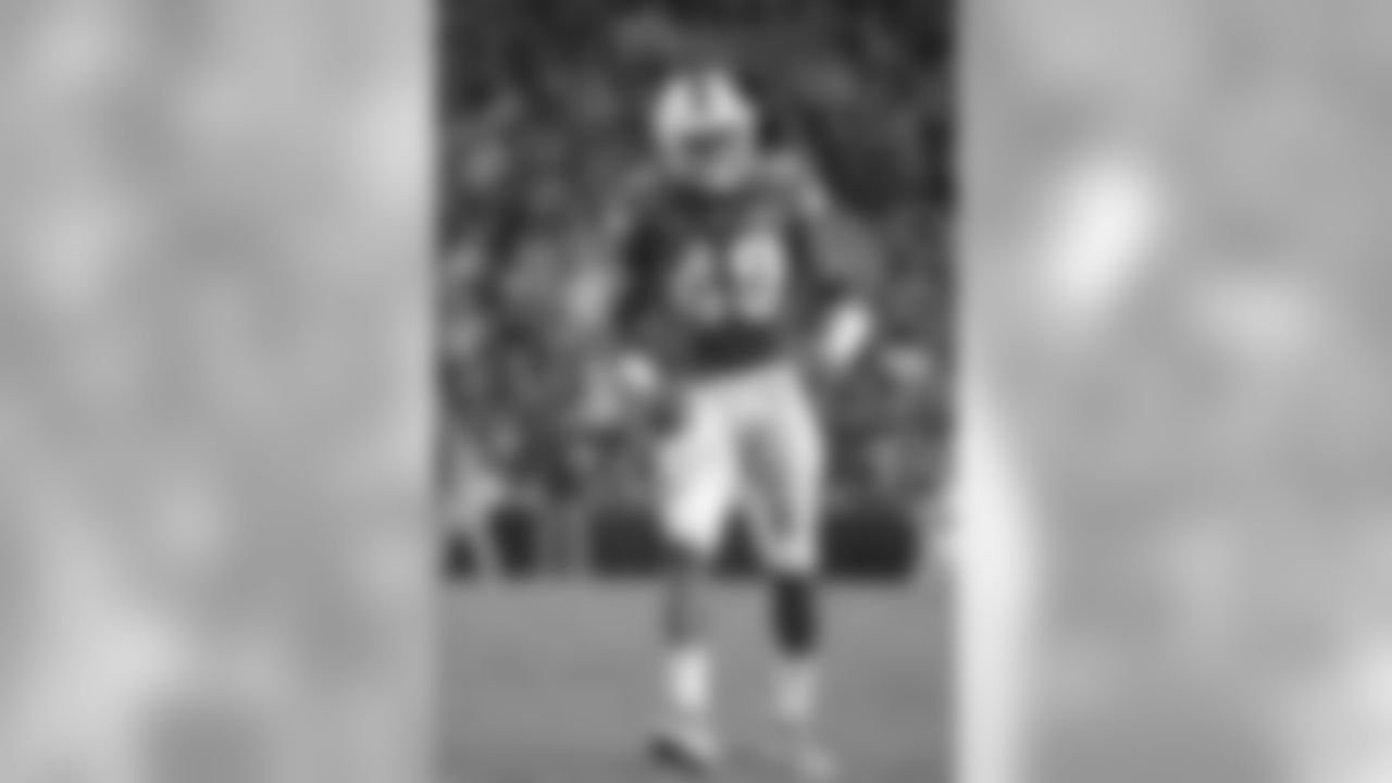 Davis has ideal size, toughness and range. Against the run, he is very instinctive and he attacks lead blockers. He consistently thuds off blockers, separates and locates the ball. He has outstanding stopping power as a tackler. He has very good lateral range. He gets lost at times in pass coverage, and needs to become more aware as a zone-dropper. He does have the speed and agility to match up with backs and tight ends. Overall, Davis is already a dominant run defender and should improve in the passing game as he continues to develop.
