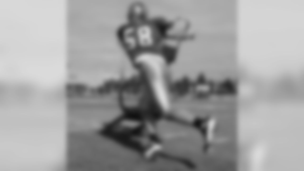 LB Jay Moore