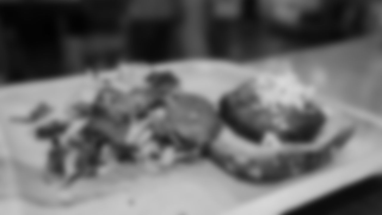 49ers Host Cooking Class for Domestic Violence Survivors