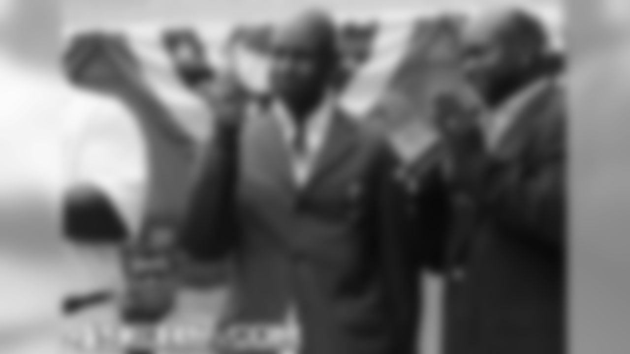 Jerry Rice used his hammer to ring the bell that closes the DOW