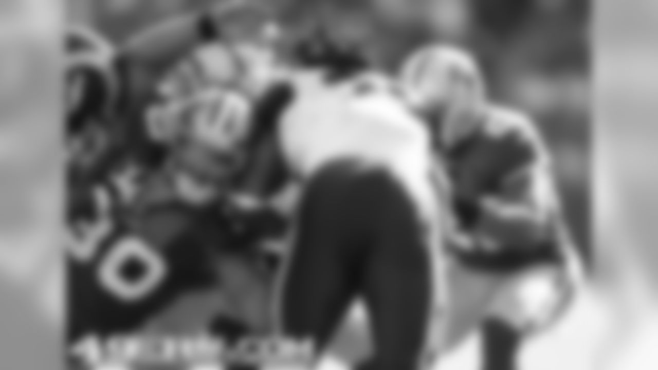 Gang tackle vs. St. Louis