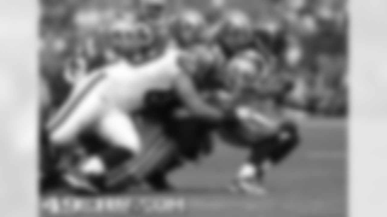The 49ers defense wraps up Marshawn Lynch
