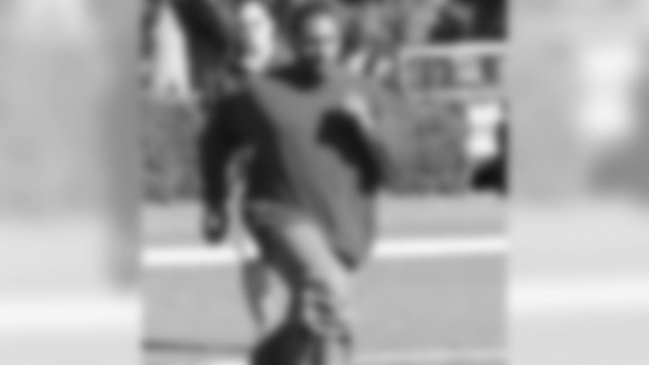 Return specialist Allen Rossum