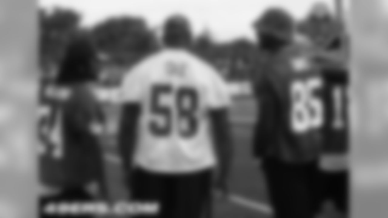 Davis enjoys Friday's relaxed practice with his NFC teammates.