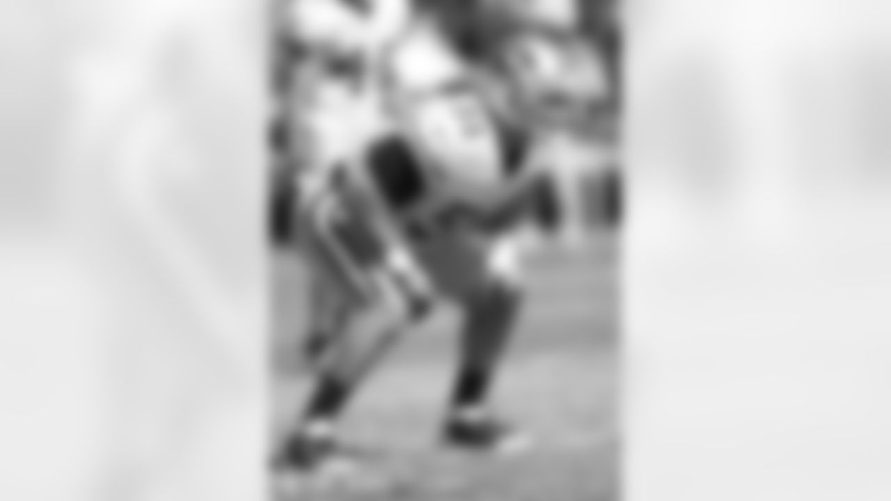 LB Blake Costanzo