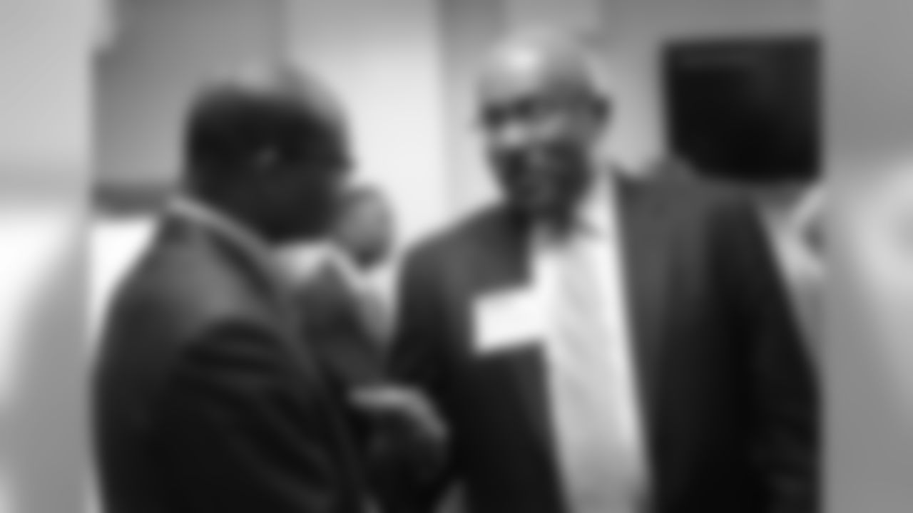 Head Coach Mike Singletary interacted with guests