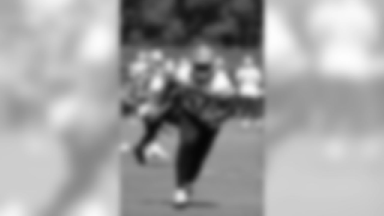 LB Eli Harold
