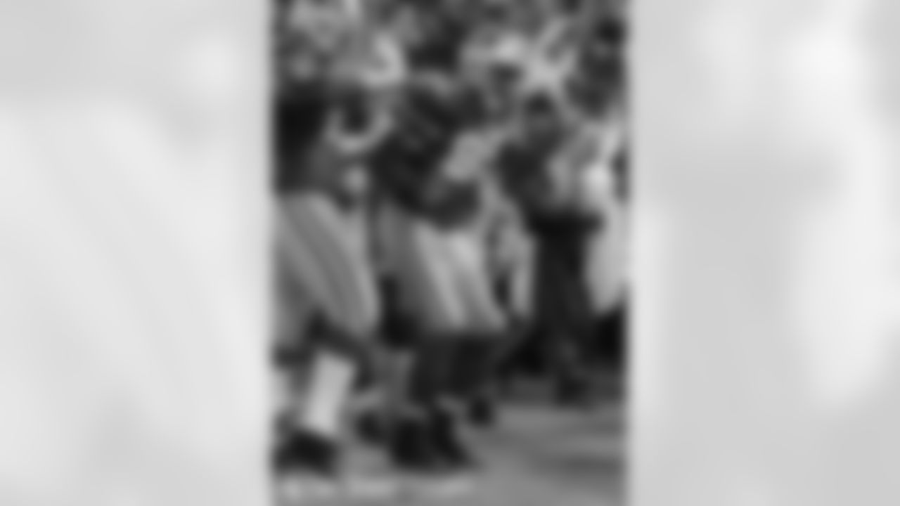 TE Vernon Davis