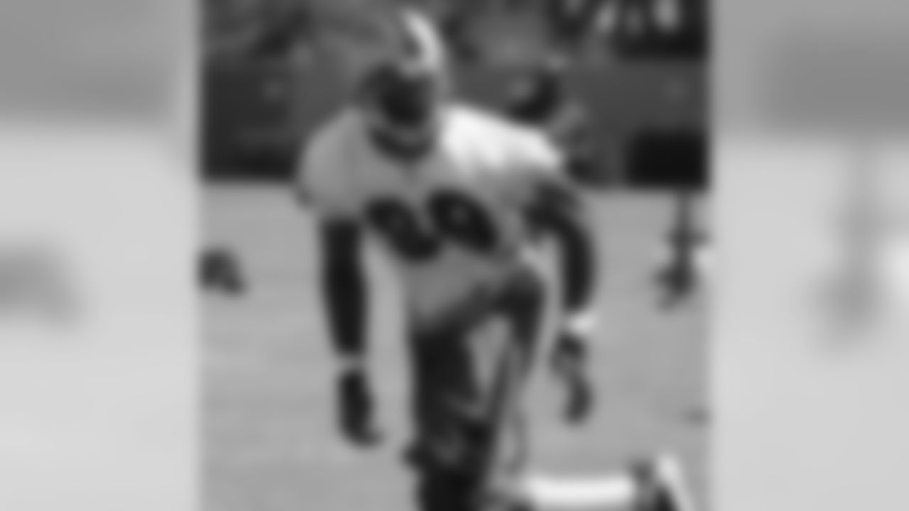 LB Manny Lawson