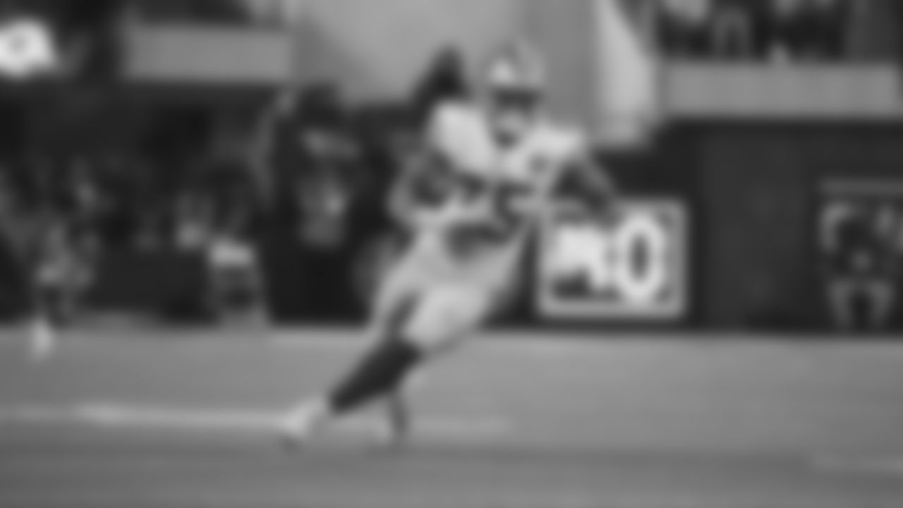 RB Elijah Mitchell