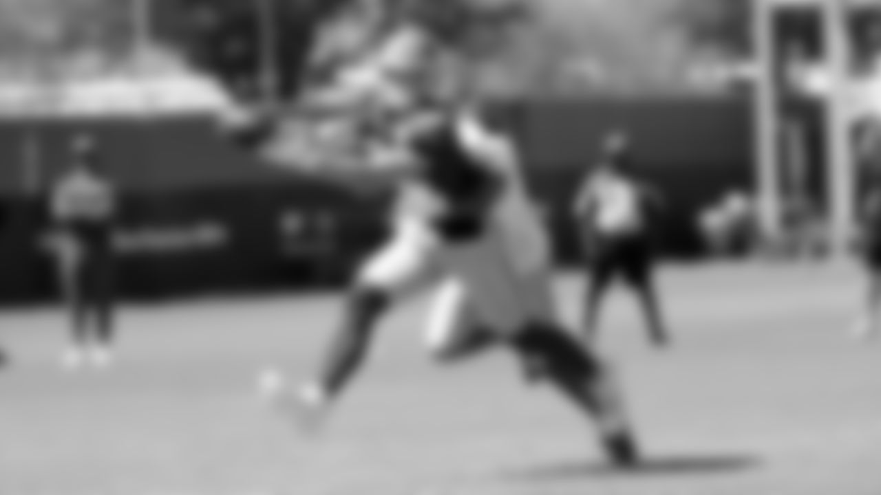 TE Ross Dwelley, S Talanoa Hufanga