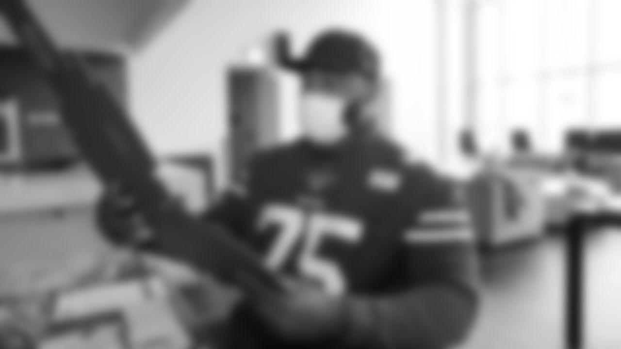 OL Laken Tomlinson