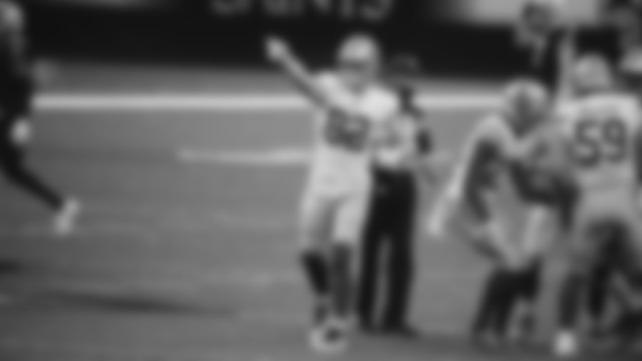 TE Ross Dwelley