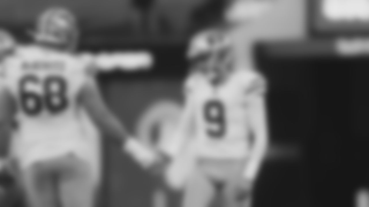 OL Colton McKivitz, K Robbie Gould