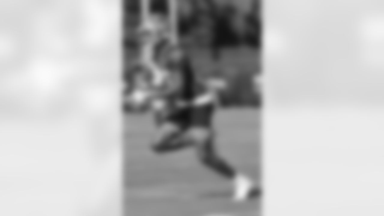 WR Tay Martin