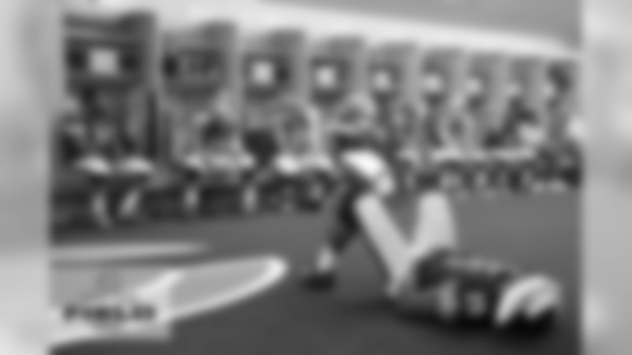 WR Brandon Marshall, the offensive line