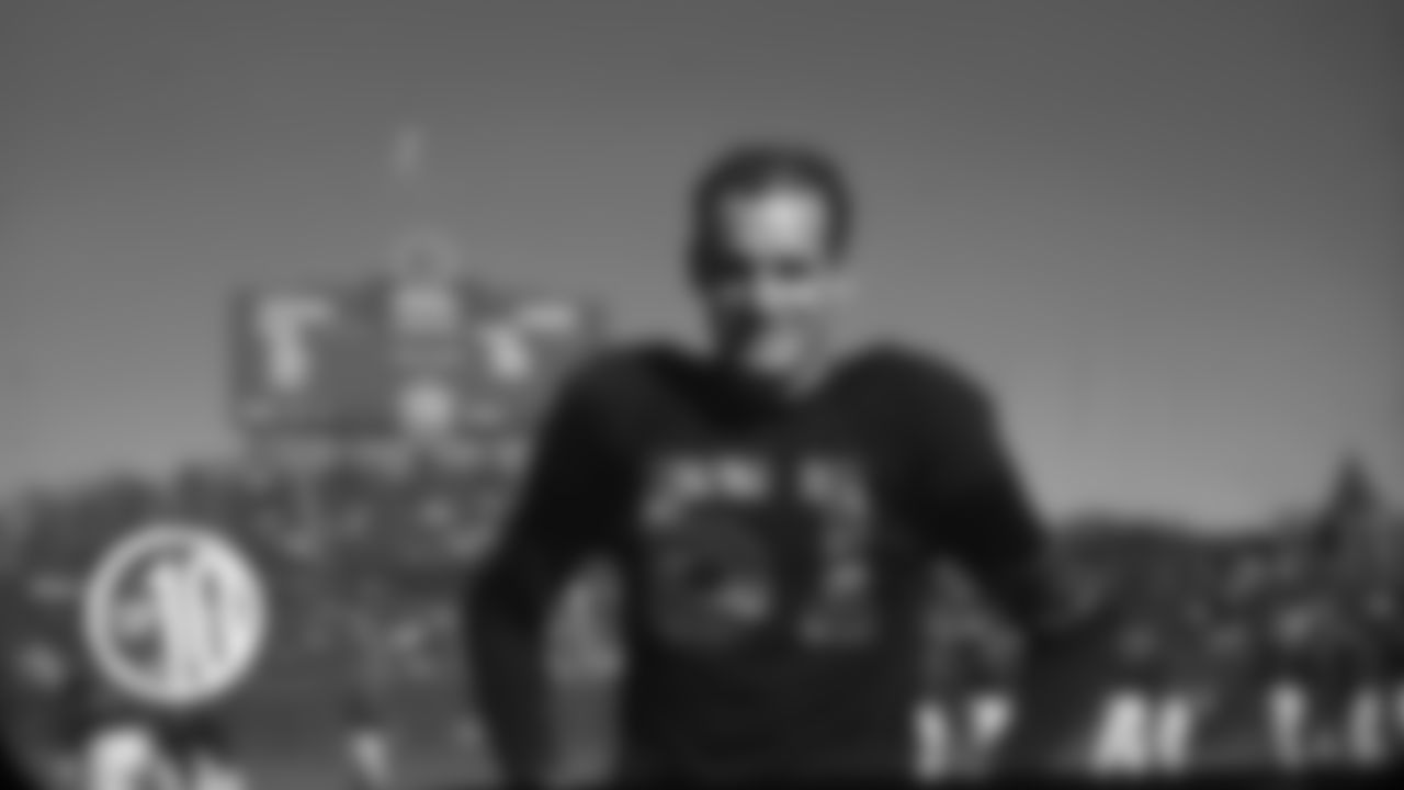 (3) Ken Kavanaugh, receiver (1940)
Kavanaugh won three NFL titles in eight seasons with the Bears in the 1940s and remains the franchise's all-time leader with 50 touchdown receptions.