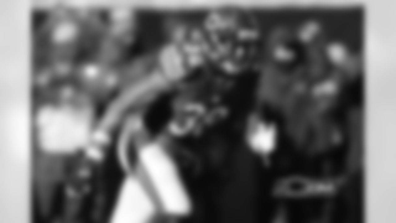 DB Adrian Amos
