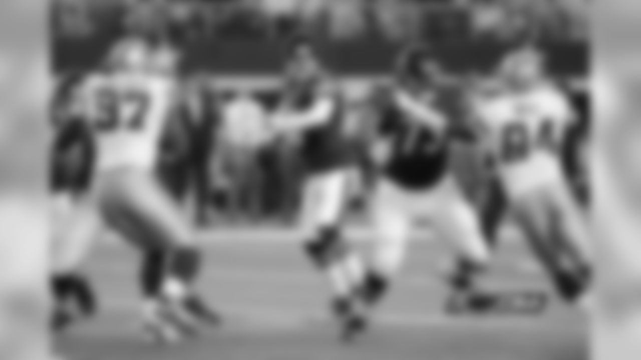 Bears QB Jay Cutler steps forward in the pocket to fire a pass up the middle to WR Brandon Marshall for a short gain.