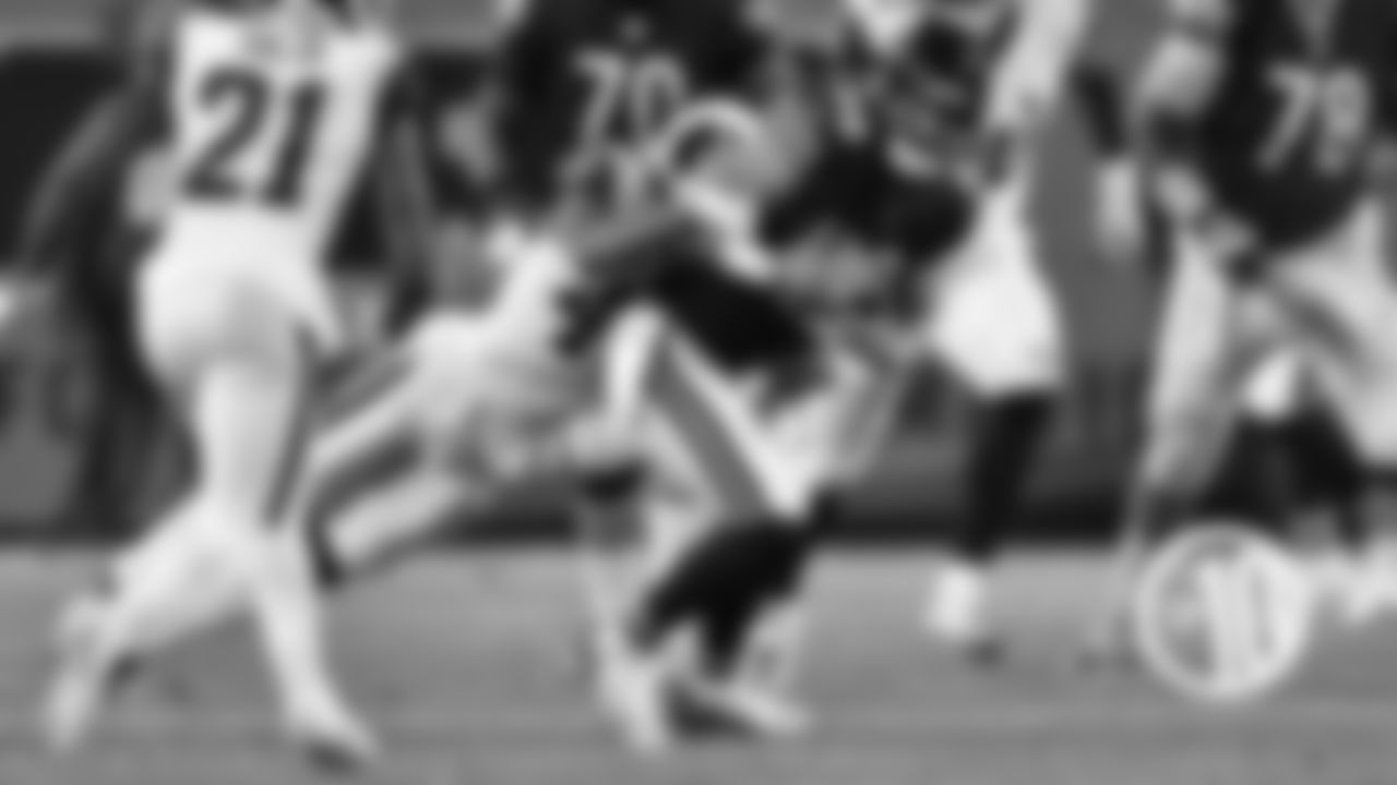 (4) Trey Burton
The tight end was named a Pro Bowl alternate in his first season with the Bears, establishing career highs with 54 receptions, 569 yards and six touchdowns.