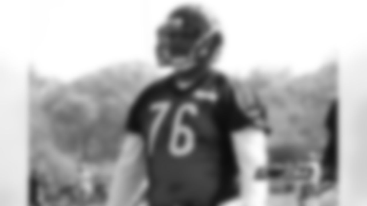OL Donovan Williams