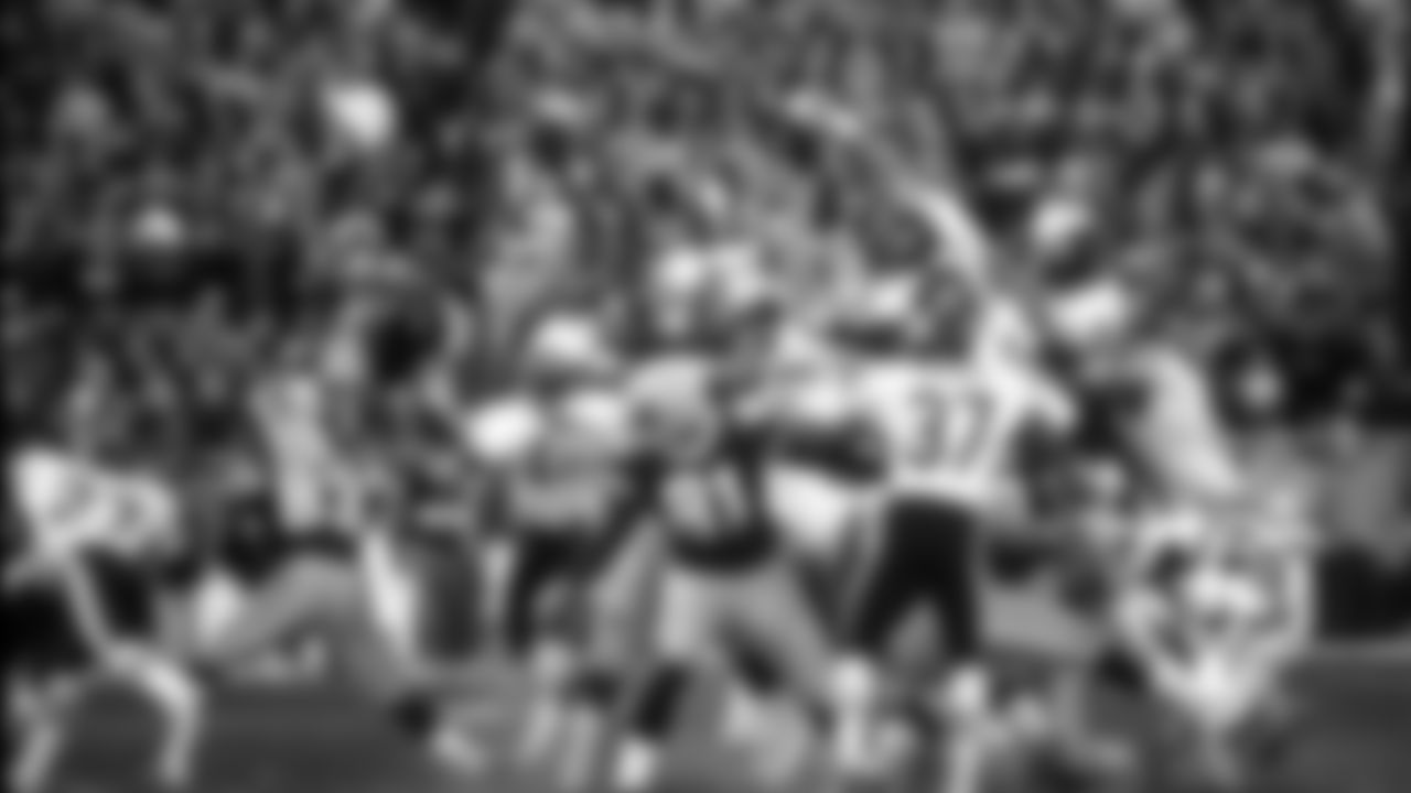 Nov. 7, 1999: Six days after Walter Payton passed away, the Bears traveled to Green Bay to take on the Packers. Late in the game, defensive lineman Bryan Robinson blocked a 28-yard field goal to give the Bears a 14-13 win and snap a 10-game losing streak to the Packers. After the game, Robinson said "I think Walter Payton picked me up, because I can't jump that high."
