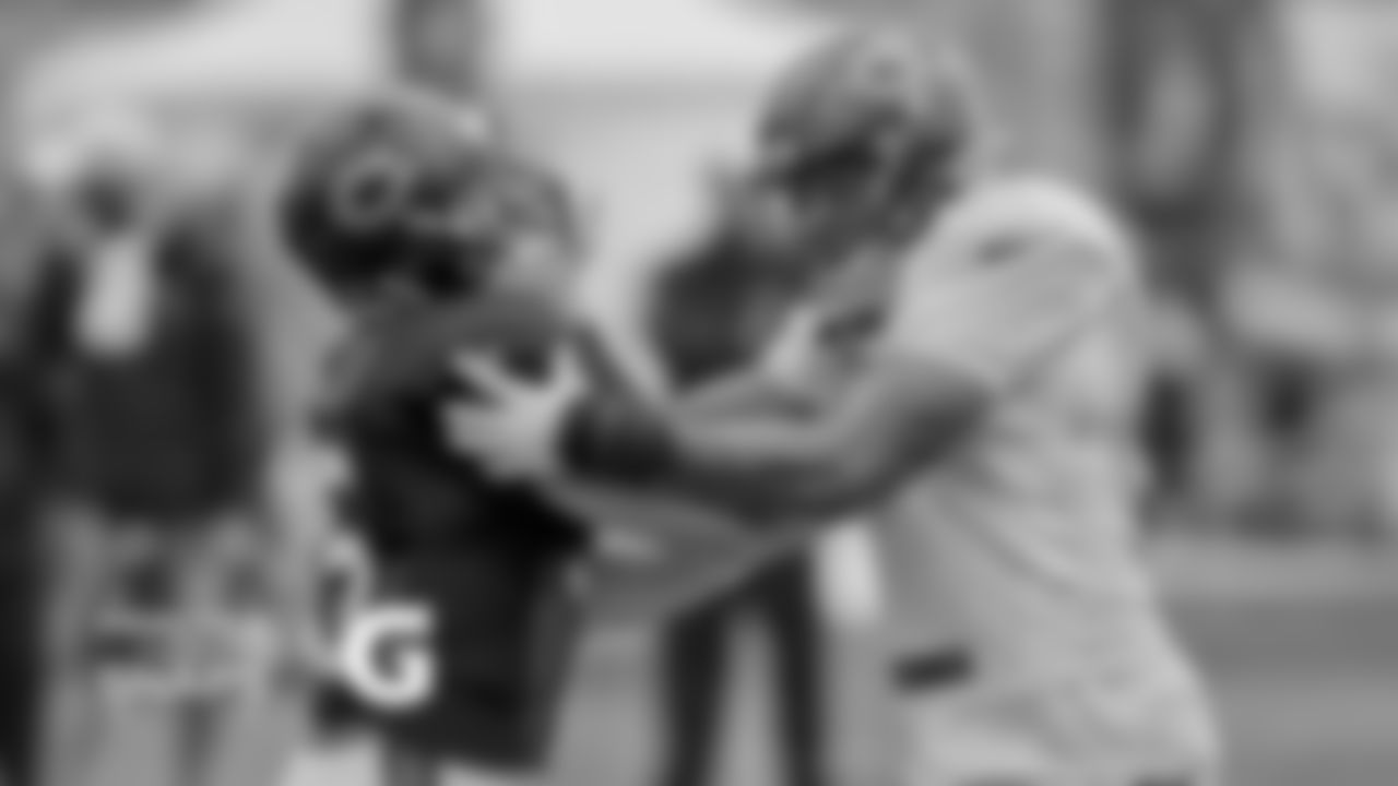 LB Josh Woods