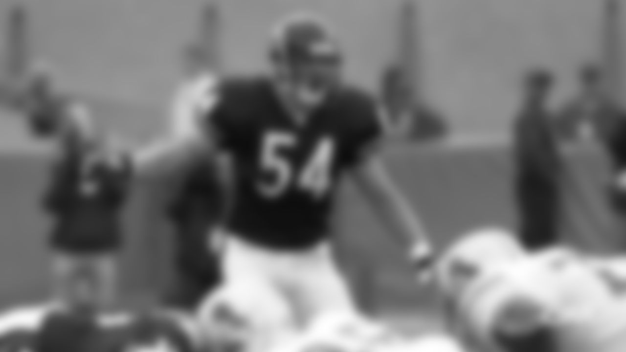 May 25, 1978
Hall of Famers Brian Urlacher was born. He was a first-round draft choice of the Bears in 2000. He played middle linebacker for the Bears from 2000 through 2012. He was the NFL defensive rookie of the year. He was the NFL defensive player of the year in 2005. He played in eight Pro Bowls.