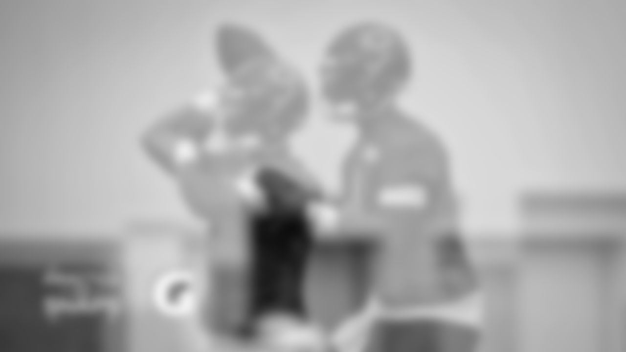 QB Justin Fields