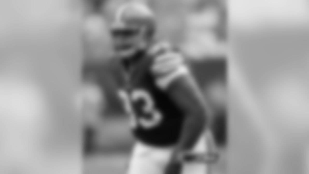 (Backup: 90 Billy Winn)