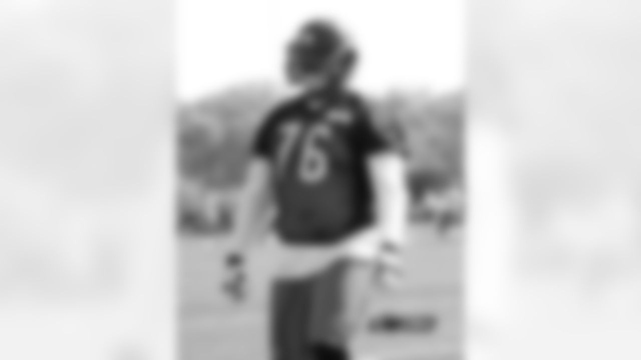 OL Donovan Williams