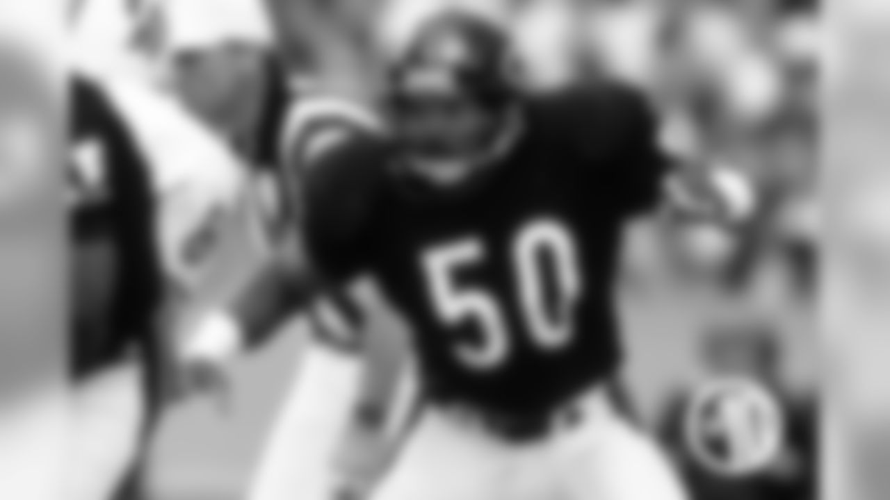 Singletary was a two-time All-American and two-time conference player of the year at Baylor, where he won the Davey O'Brien Award as the most outstanding player in the Southwest.