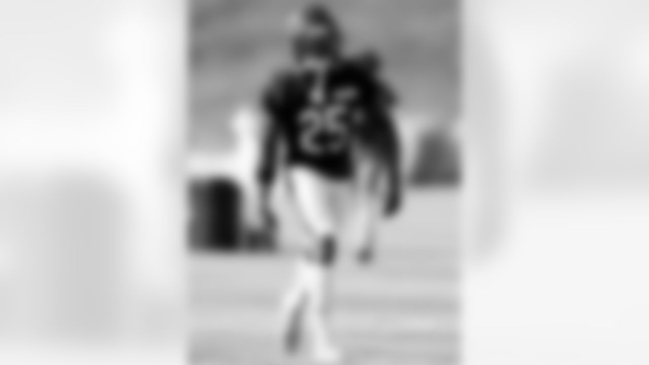 3/26
Signed DB Artie Burns to one-year contract.