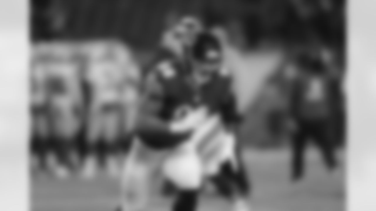 Bears TE Dante Rosario