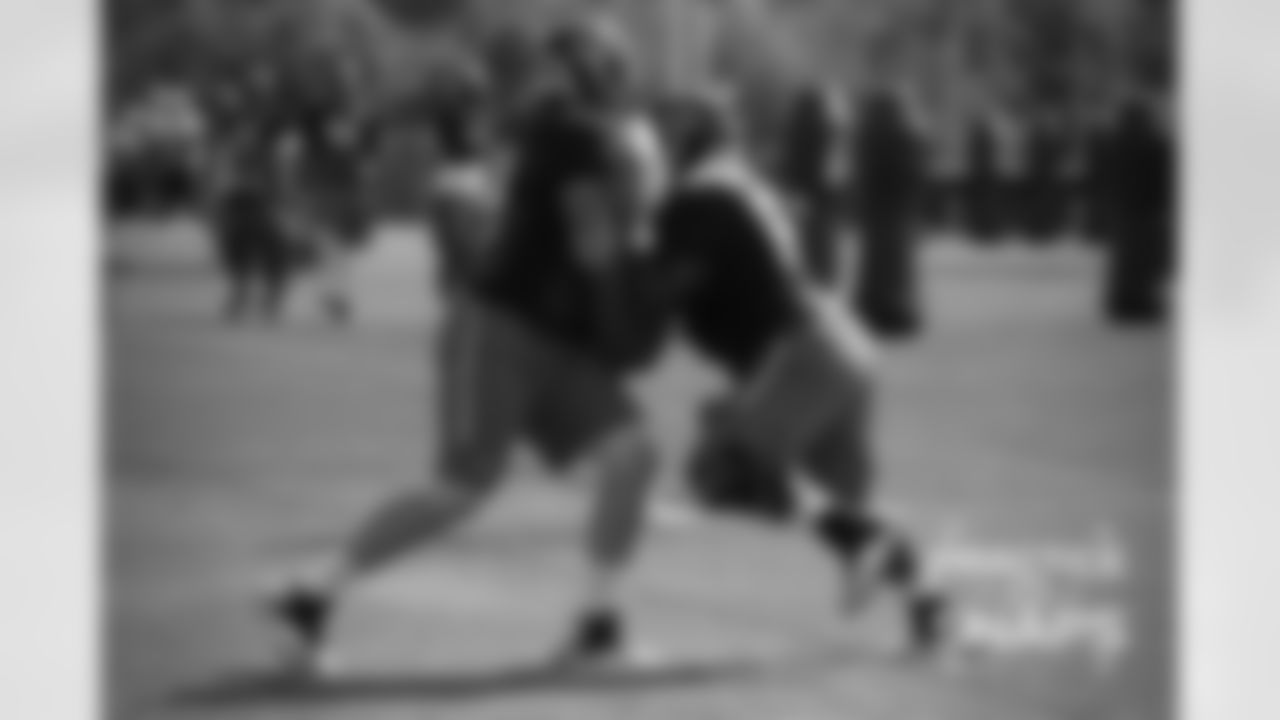 OL Cornelius Edison (60) and OL Martin Wallace (64).