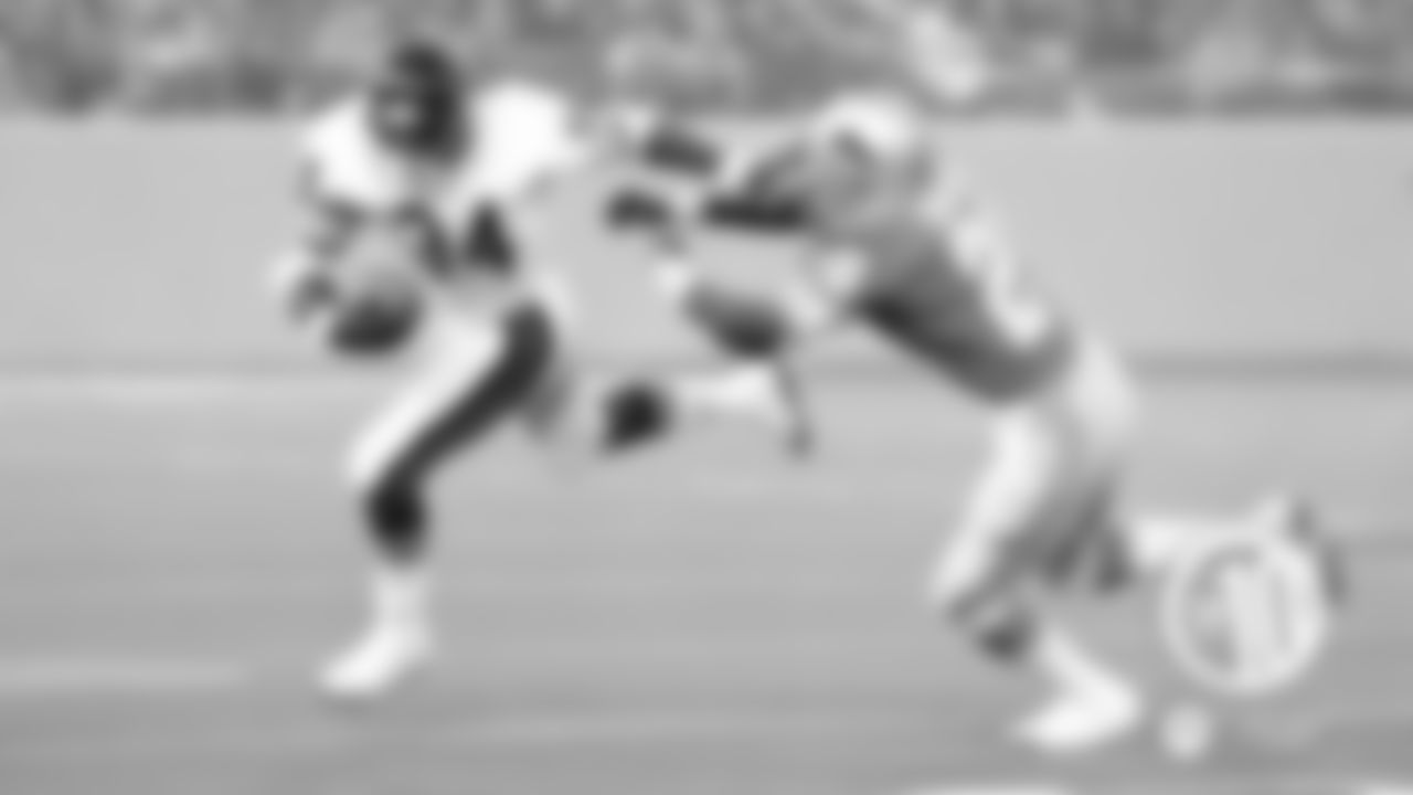 (7) Walter runs wild
Hall of Fame running back Walter Payton rushed for 123 yards on 18 carries to help lead the Bears to a 23-17 overtime win over the Lions Nov. 27, 1980 in Detroit.