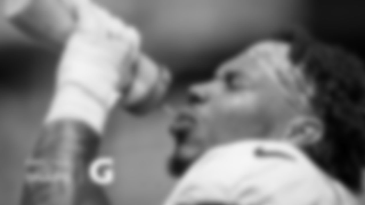 LB Josh Woods