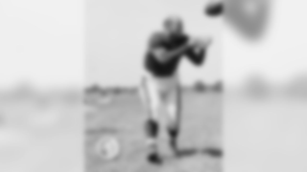 Bill Osmanski, Holy Cross
The fullback helped the Bears win four NFL titles, led the NFL in rushing in 1939, was a three-time Pro Bowl pick and was named to the NFL's All-Decade Team for the 1940s.