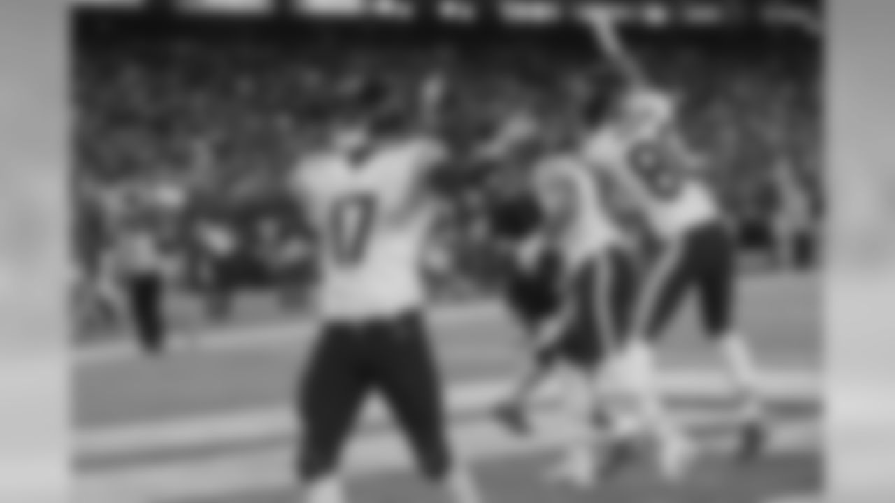 Chicago Bears wide receiver Alshon Jeffery celebrates a touchdown